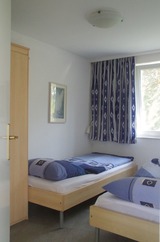Ferienhaus in Diedrichshagen - Stolteraa - Waldweg 54 - Blick ins Schlafzimmer aus dem Wohnbereich