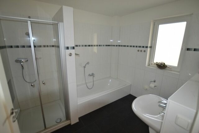 Ferienhaus in Fehmarn OT Staberdorf - Reetdachhaus 1, inkl. 2 Parkpl&auml;tze - Bild 8