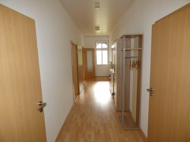 Ferienwohnung in Sellin - Sonnige Ferienwohnung -100qm - im 1. Obergeschoss der Villa Walhall in einem park&auml;hnlichen Garten - Bild 6