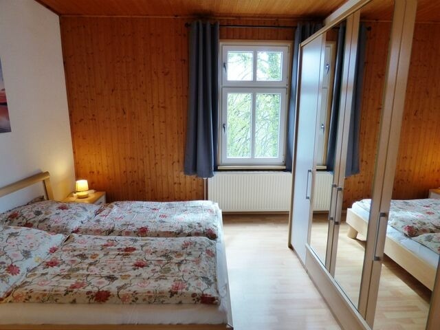 Ferienwohnung in Sellin - Sonnige Ferienwohnung -100qm - im 1. Obergeschoss der Villa Walhall in einem park&auml;hnlichen Garten - Bild 14