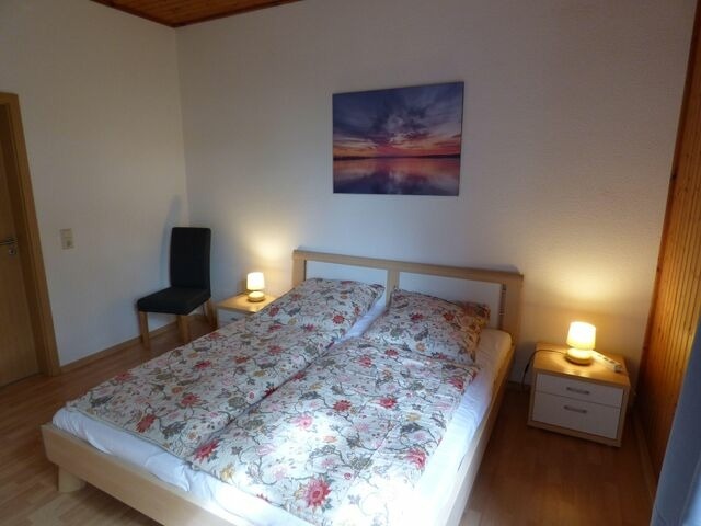 Ferienwohnung in Sellin - Sonnige Ferienwohnung -100qm - im 1. Obergeschoss der Villa Walhall in einem park&auml;hnlichen Garten - Bild 16