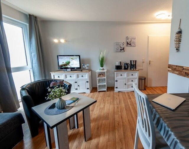 Ferienwohnung in Lobbe - Ferienwohnung 30 - Strandhaus M&ouml;nchgut - Endloser Sandstrand und das weite Meer - Bild 4