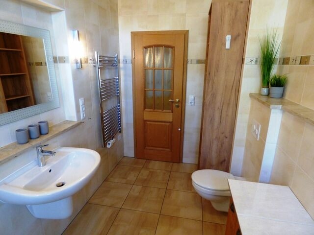 Ferienwohnung in Sellin - Gro&szlig;e Ferienwohnung Wa2 -100qm - im Erdgeschoss der Villa Walhall in einem park&auml;hnlichen Garten - Bild 11