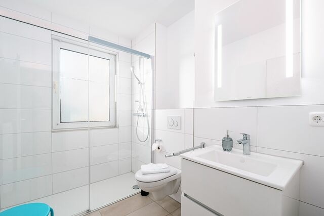 Ferienwohnung in Lobbe - Strandhaus Lobbe, Sanddorn Nr. 3 - Bade- & Saunawelt t&auml;glich inklusive - Bild 12