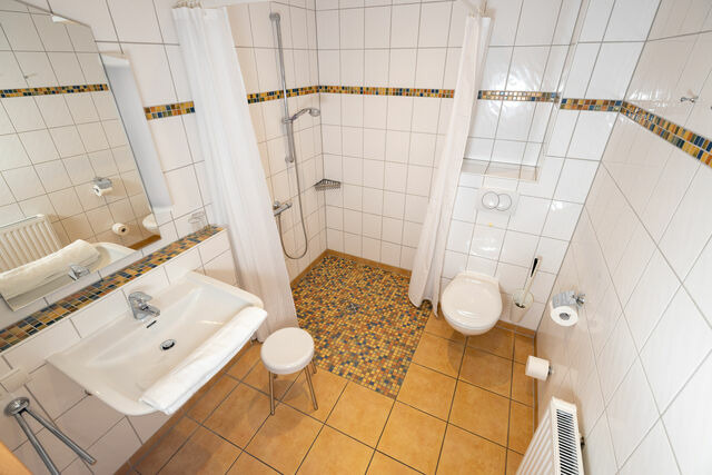 Ferienwohnung in Sellin - Ferienwohnung Margaretha, App. 16 - Bade- & Saunawelt t&auml;glich inklusive - Bild 6