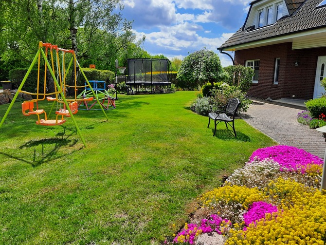 Ferienwohnung in Grube - Ostsee-Landhaus-Wohnung - Garten mit Spielplatz